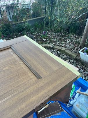 フローリングを張った分だけドアの下をカット